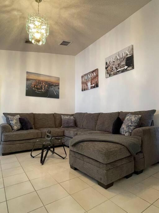 Modern 3-bedroom W/ Backyard * Miami