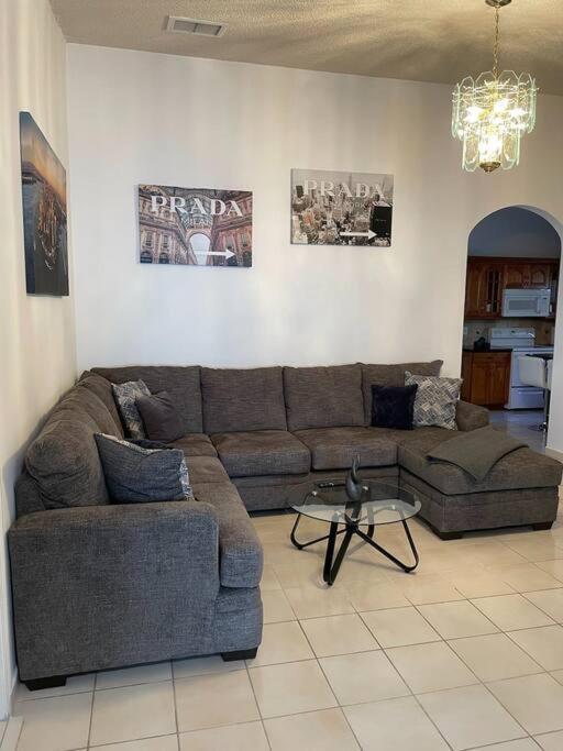 Modern 3-bedroom W/ Backyard Holiday home