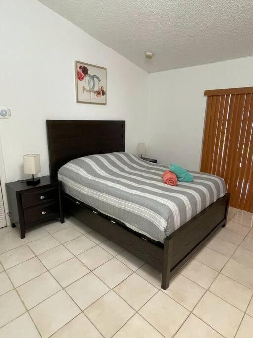 Modern 3-bedroom W/ Backyard Holiday home Miami