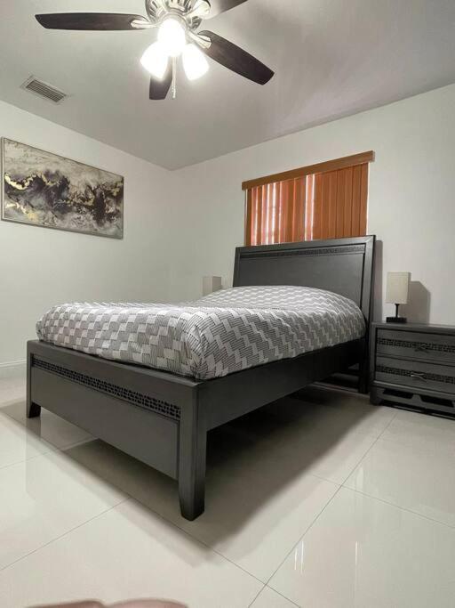 Holiday home Modern 3-bedroom W/ Backyard Miami