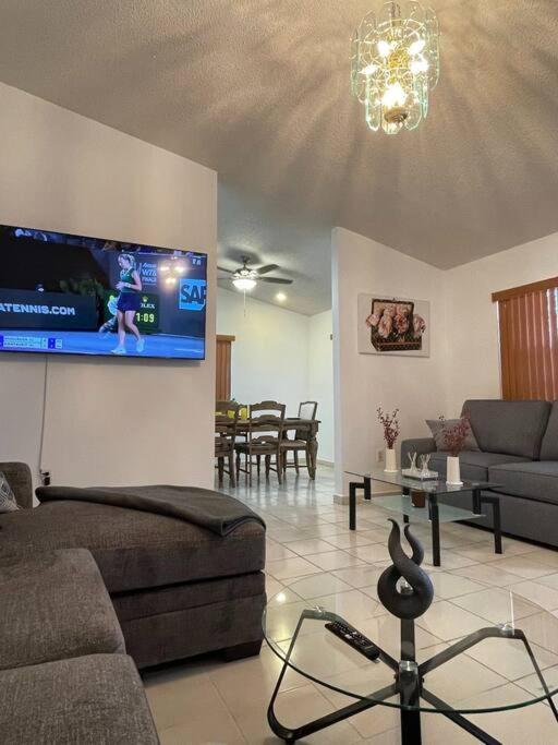 Modern 3-bedroom W/ Backyard * Miami